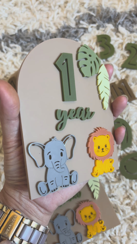 SAFARI MONTHLY MILESTONE SIGN